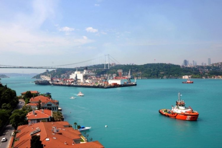 İstanbul Boğazı'nda gemi trafiği &ccedil;ift y&ouml;nl&uuml; ge&ccedil;ici olarak askıya alındı
