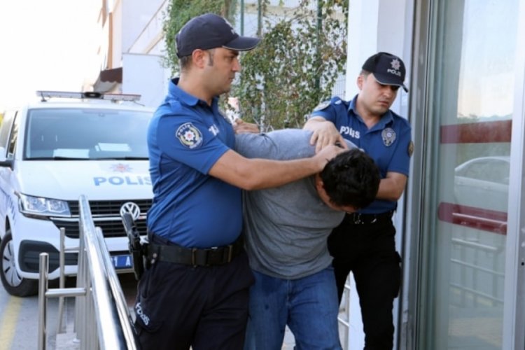 7 yaşındaki kıza +18 video izletti