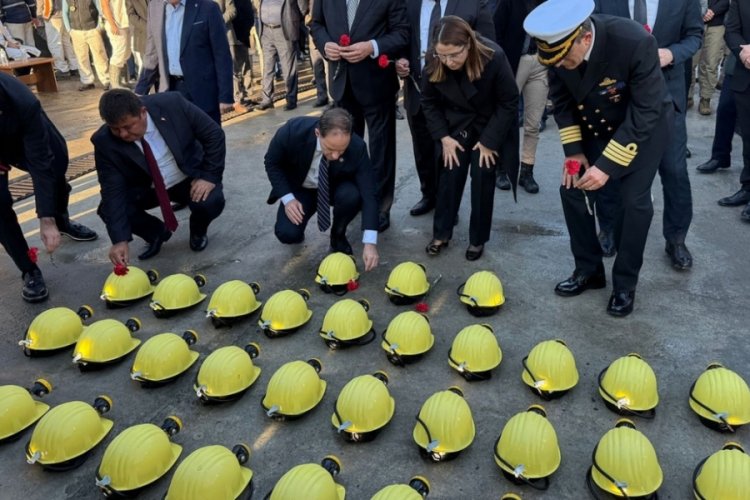 Maden faciasında &ouml;len iş&ccedil;iler g&ouml;zyaşlarıyla anıldı