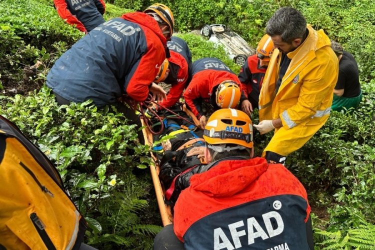 Rize'de 400 metre aşağı yuvarlanan ara&ccedil;tan yaralı kurtuldu