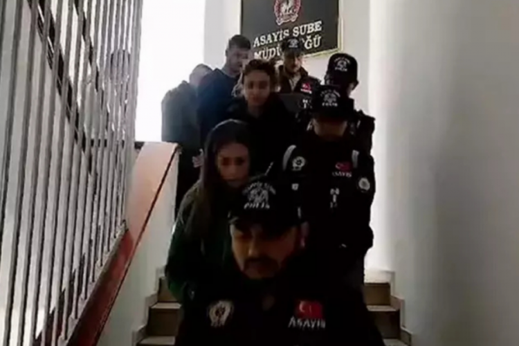 Sosyal medyada tanıştıkları erkekleri tuzağa d&uuml;ş&uuml;rd&uuml;ler