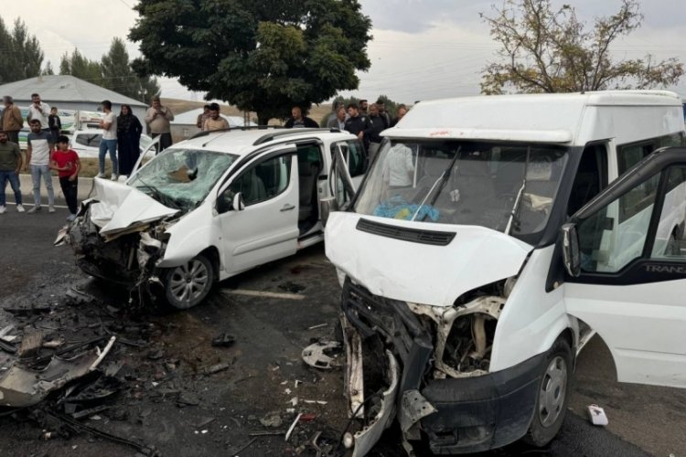 Ağrı'da trafik kazası: 10 yaralı