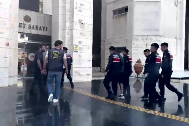 Balıkesir'de kayınvalidesini ve baldızını &ouml;ld&uuml;ren, eşini ve kayınpederini de yaralayan zanlı tutuklandı