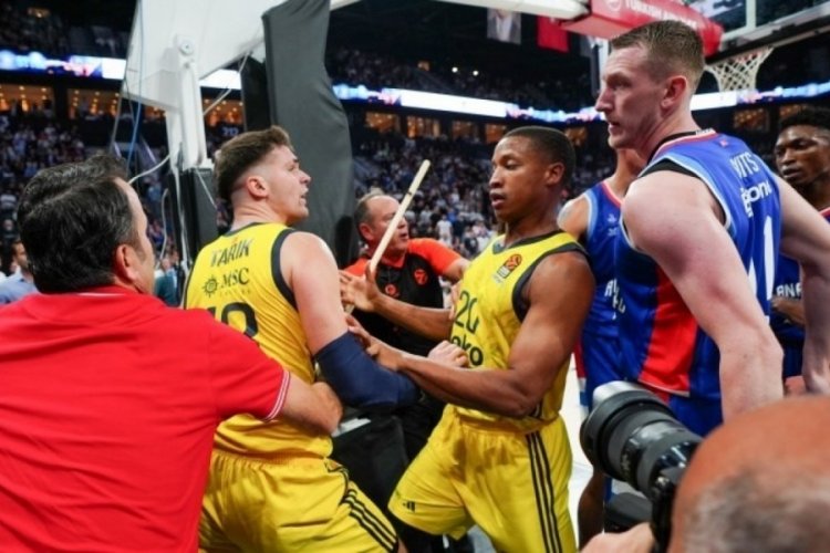 EuroLeague duyurdu: Herkesi şaşkına &ccedil;eviren kavganın cezası belli oldu