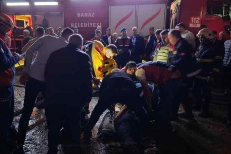 Uşak'ta korkutan yangın: İtfaiye eri m&uuml;dahale ederken yaralandı