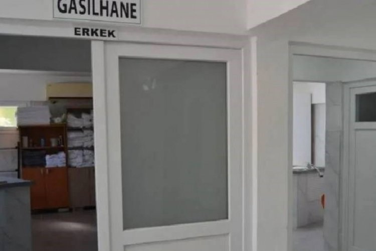 &Ouml;ld&uuml; diye gasilhaneye getirildi, yaşadığı anlaşılıp hastaneye kaldırıldı