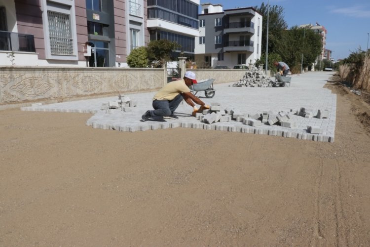 Aydın'ın Nazilli Belediye ekipleri yolları konforlu hale getiriyor