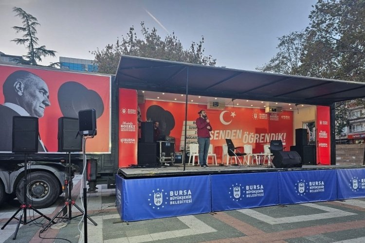 Bursa Büyükşehir Belediyesi'nin 'Cumhuriyet' temalı tırı Orhangazi'de!