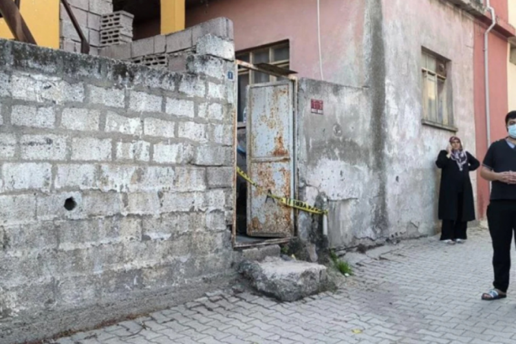 Hatay'da koku &uuml;zerine girilen evde ceset bulundu