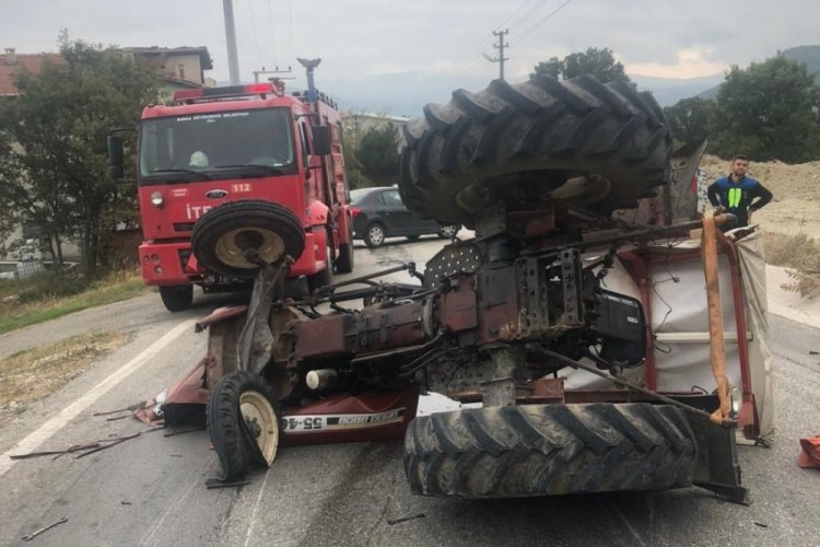 Bursa'da otostop çeken öğrencilerin bindiği traktör devrildi: 6 yaralı