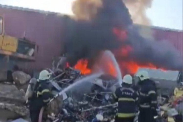 Kahramanmaraş'ta hurdalık yangını
