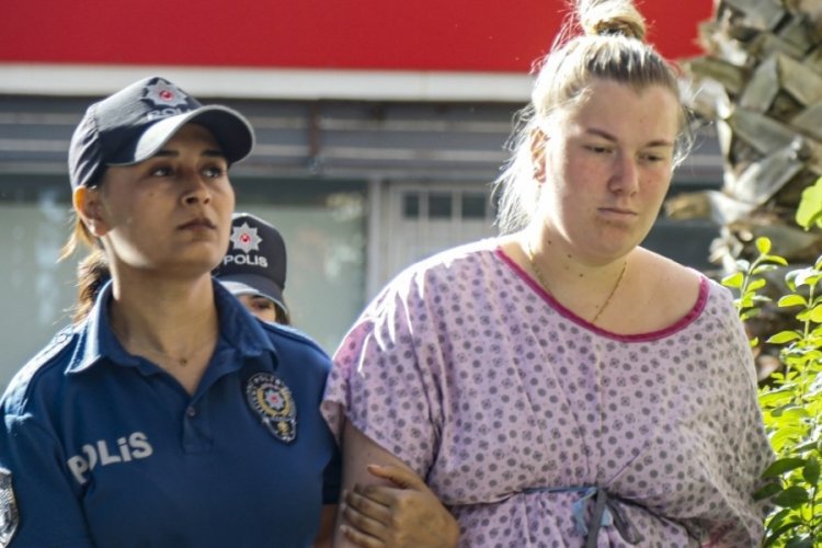 Bebeğini klozete atan anne yakalandı