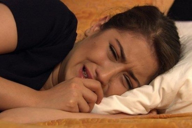 Hazal Kaya'dan bekaret açıklaması: Devam edelim demiştim