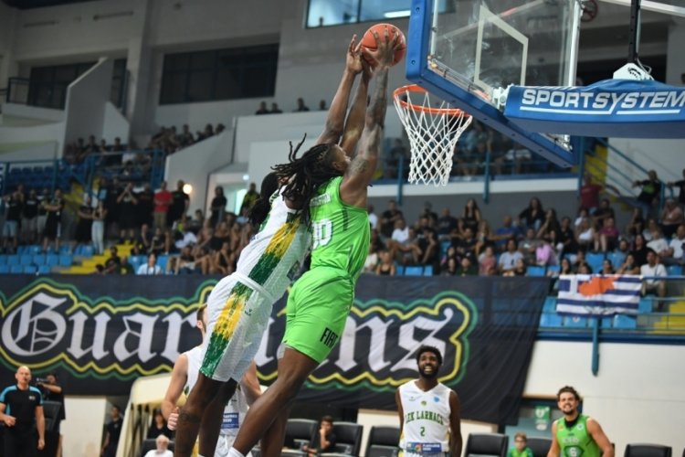 TOFAŞ Basketbol Takımı, Petrolina AEK Larnaca'yı mağlup etti