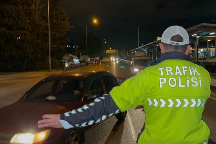 Bursa'da hem radara girdi, hem alkollü çıktı: Oturup ağladı