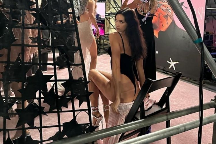 Irina Shayk, Victoria's Secret defilesinin kulisinde yürek hoplattı