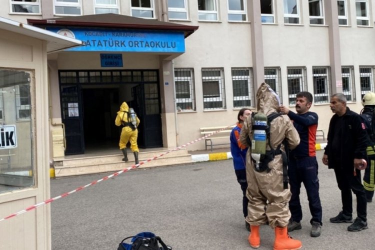 Okulda civa t&uuml;p&uuml; kırıldı: 3 kişi hastanelik oldu, eğitime ara verildi
