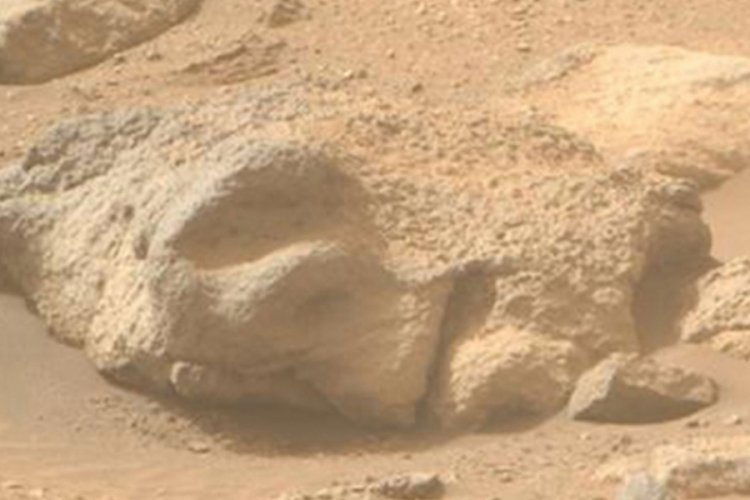 Mars'ta insan yüzüne benzeyen keşif görenleri hayrete düşürdü 