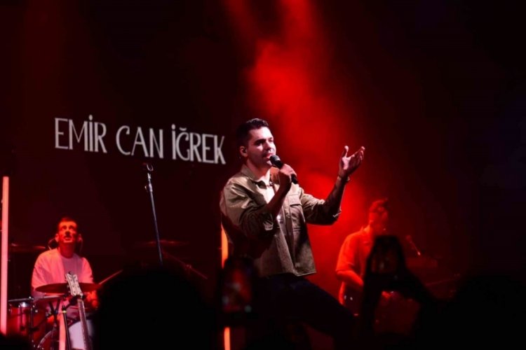 Emir Can İğrek konserinde Onur Can Özcan'ı andı