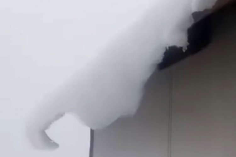 D&uuml;zce'de kar kalınlığı 10 santimetreye kadar ulaştı