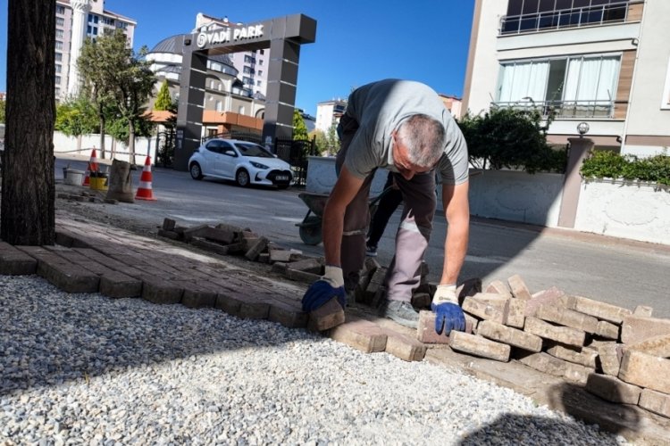 Uşak'ta kaldırımlar estetik  g&ouml;r&uuml;n&uuml;m&uuml;ne kavuşuyor