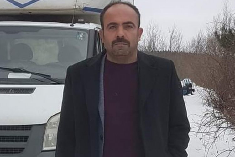 T&uuml;feğini g&ouml;sterirken akrabasını vurdu