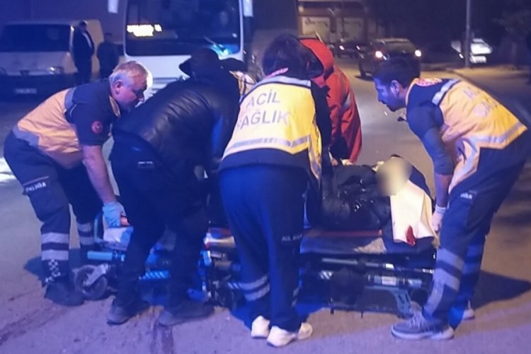 Edirne'de feci kaza: Devrilen motosikletten savrulan s&uuml;r&uuml;c&uuml; otomobilin altında kaldı