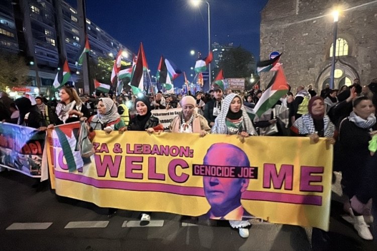 ABD Başkanı Biden, Berlin'de protesto edildi