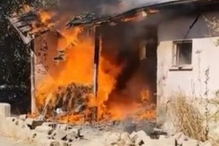Hatay'da yangın &ccedil;ıkan ev hasar aldı