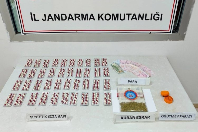 Jandarmadan uyuşturucu tacirine su&ccedil;&uuml;st&uuml;: 1 g&ouml;zaltı