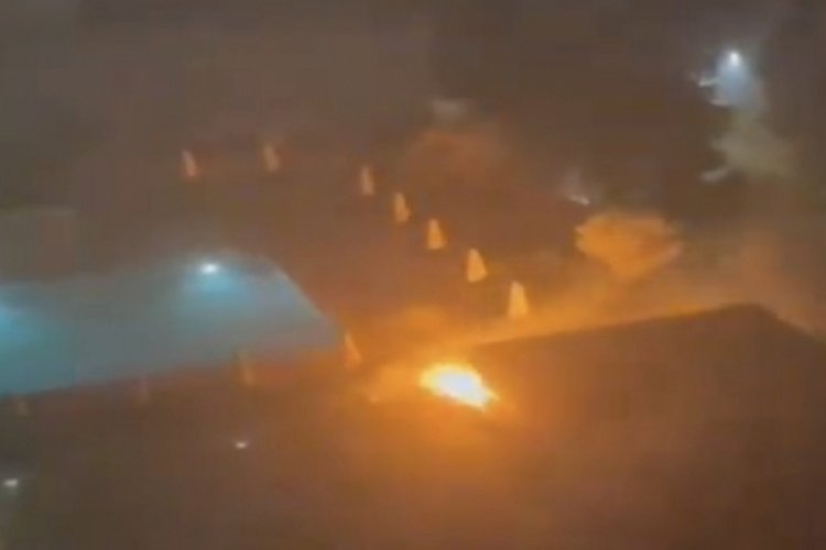 İzmir Bayraklı'daki ikiz kulelerde yangın &ccedil;ıktı