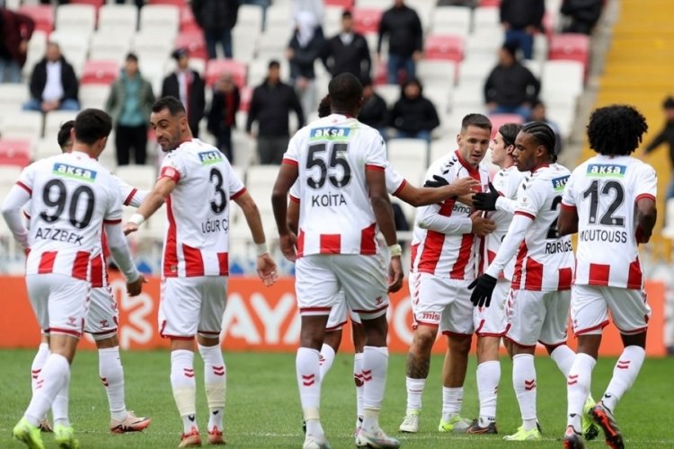 Sivasspor evinde Hatayspor'u 3 golle geçebildi