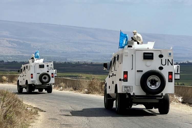 İsrail ordusu, UNIFIL'e ait g&ouml;zlem kulesini buldozerle yıktı