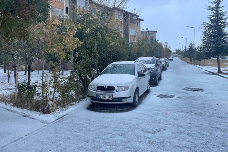 Van'da her yer beyaza b&uuml;r&uuml;nd&uuml;