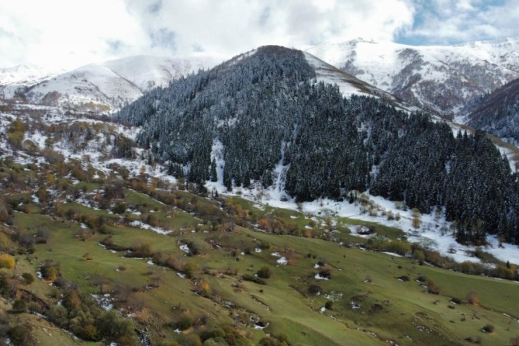 Artvin'de sonbahar renkleri ve kışın beyaz b&uuml;y&uuml;s&uuml; mest etti