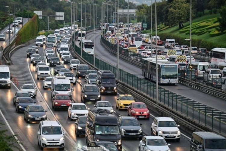 İstanbul'da haftanın ilk iş g&uuml;n&uuml;nde trafik yoğunluğu