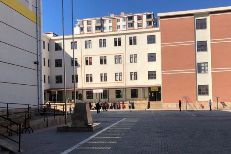 Depremden etkilenen 21 okulda eğitim yeniden başladı