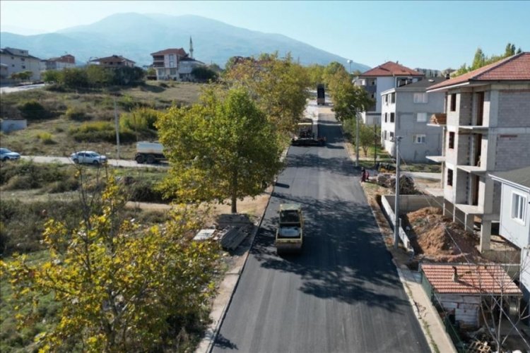 İnegöl'de asfalt çalışmaları Yeniceköy Mahallesi'nde devam ediyor 