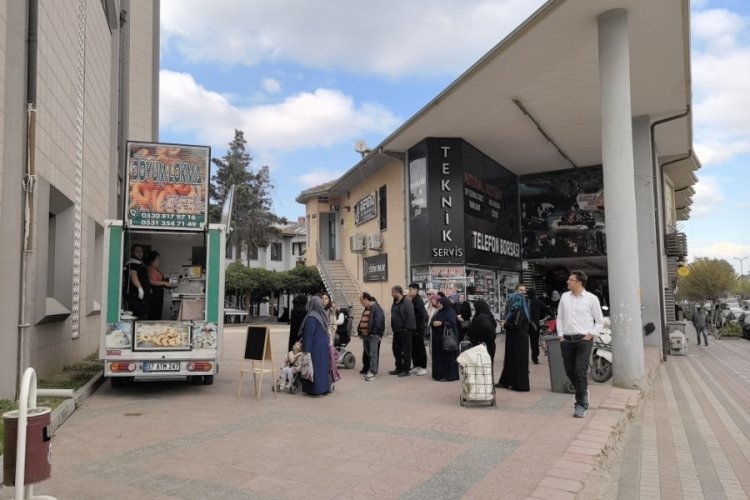 Bursa'da cami imamı FETÖ elebaşı Gülen'in ölümü nedeniyle lokma dağıttırdı 