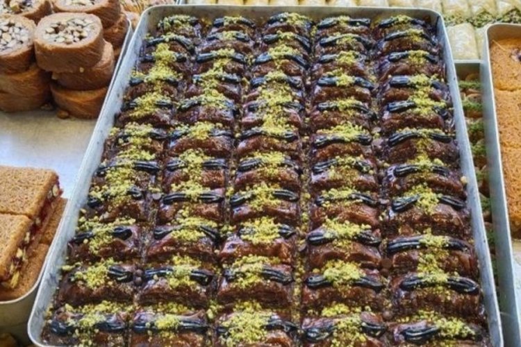 Dubai &ccedil;ikolatasından sonra şimdi de Dubai baklavası! Kilosu dudak u&ccedil;uklattı