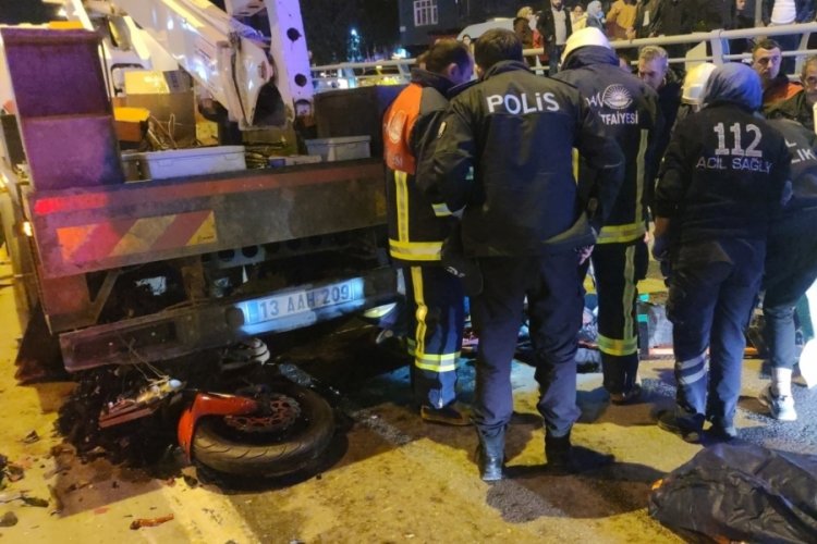 Van'da motosiklet vince arkadan &ccedil;arptı: 1 &ouml;l&uuml;, 2 yaralı