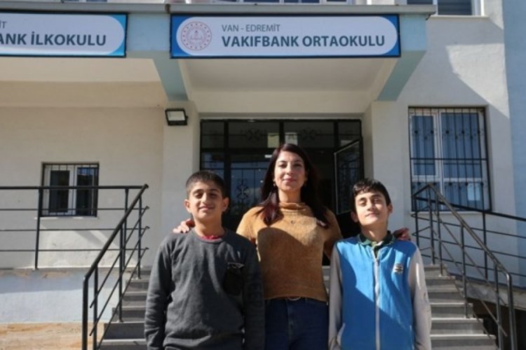 Van'da ortaokul &ouml;ğrencisi arkadaşını Heimlich manevrasıyla kurtardı