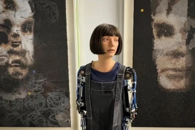 İnsansı robot sanat dünyasını karıştırdı: Yaptığı tablo şoke etti