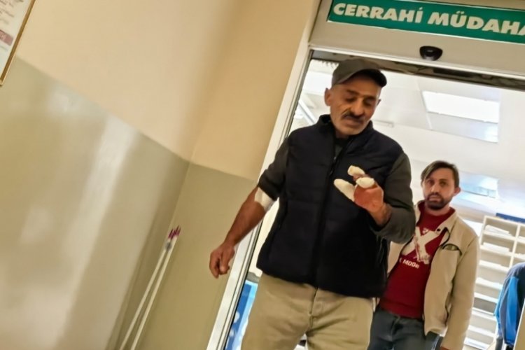 Bursa'da spiralle ahşap keserken 3 parmağı koptu 