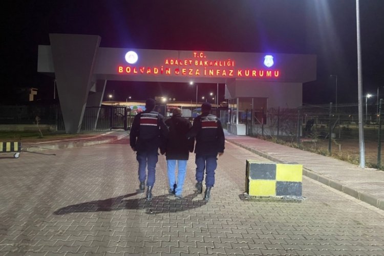4 yıl 2 ay hapis cezasıyla aranan şahsı jandarma yakaladı
