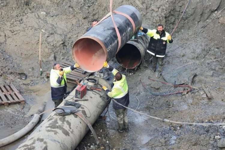 77 saattir s&uuml;ren su kesintisi isyan ettirdi