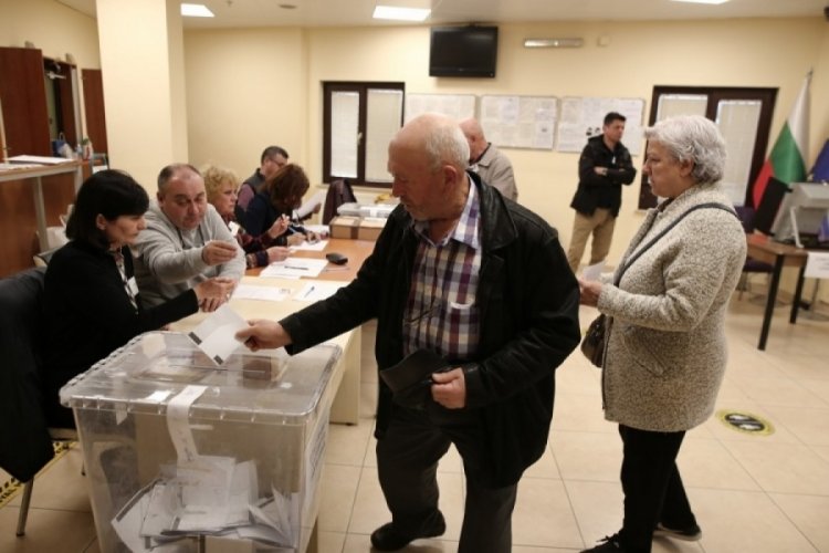 Bursa'da 80 bin çifte vatandaş pazar günü sandık başında