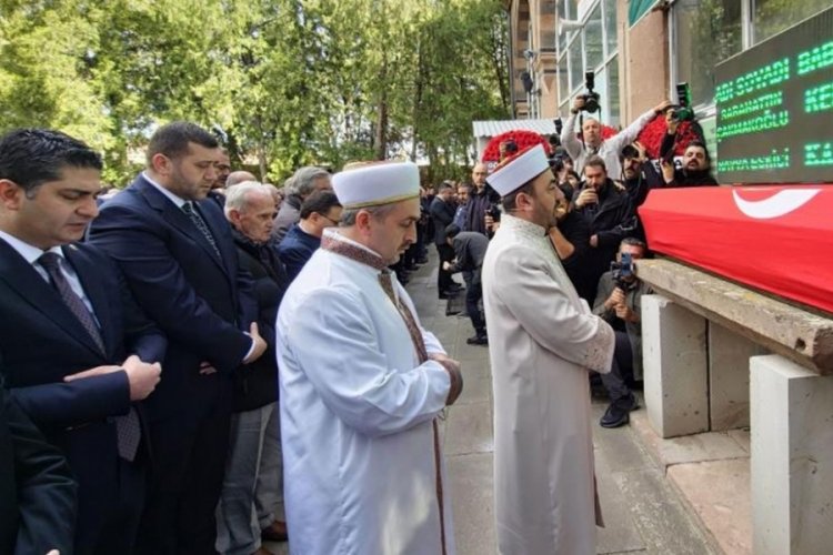 Eski Bakan Sabahattin &Ccedil;akmakoğlu'nun cenazesi memleketi Kayseri'de defnedildi
