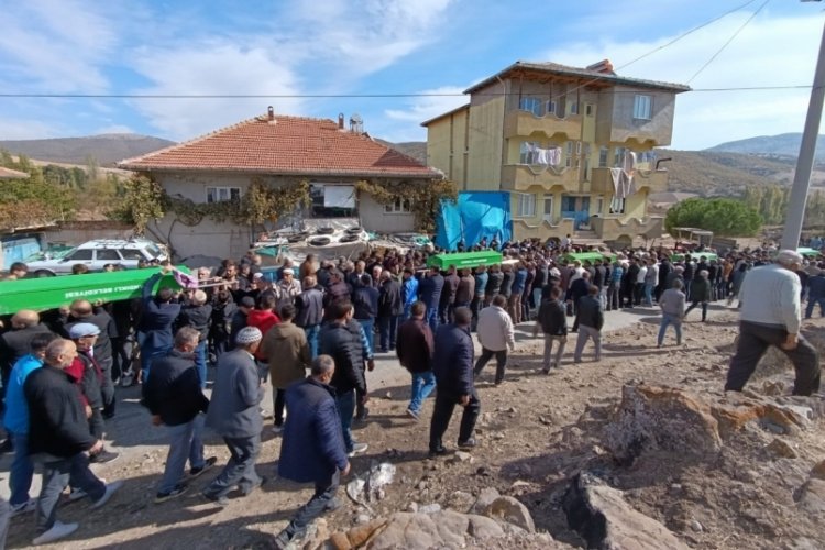 Afyonkarahisar'da 1 k&ouml;yden aynı g&uuml;n 5 cenaze birden &ccedil;ıktı