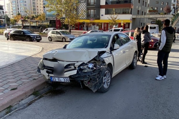 Elazığ'da trafik kazası: 2 yaralı